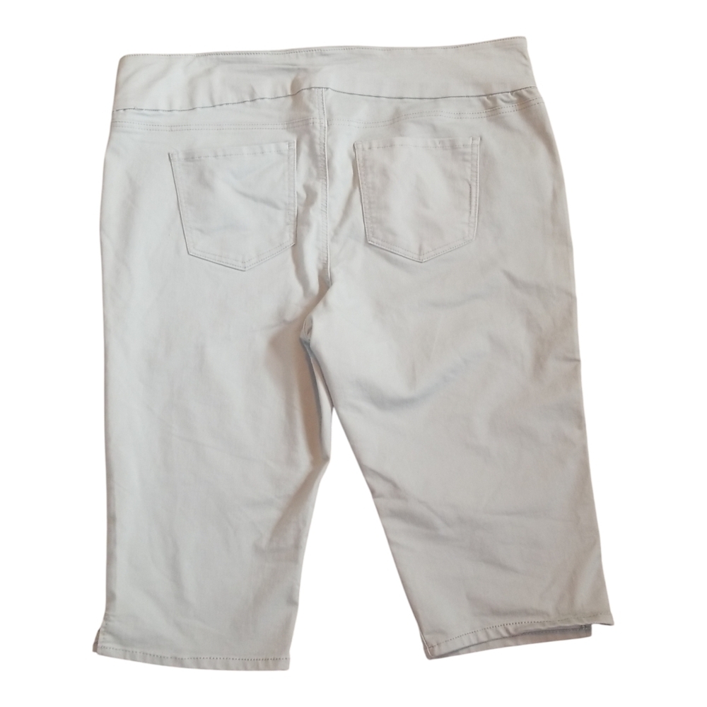 Women's White Bermuda Shorts - Picture 3 of 6